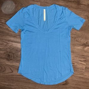 NWOT Aritzia Babaton Tee